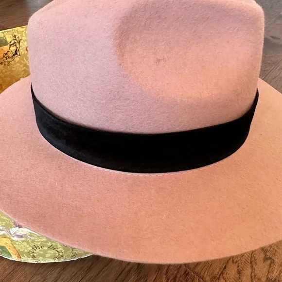 Pink Fedora - Picture 3 of 8